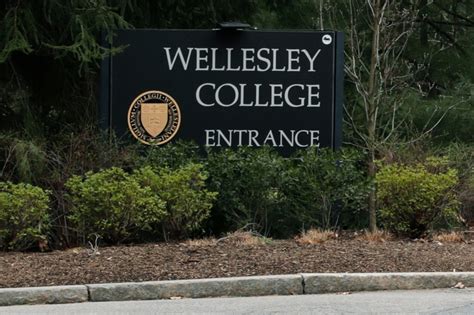 Wellesley College in uncomfortable national spotlight over exclusionary gender policy
