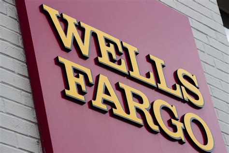 Wells fargo indiana locations. Wells Fargo has a long history at this location. Last year, the San Francisco bank renewed its lease on the entire 620,000 square-foot office tower at 333 Market St. Last year, the owners of 333 ... 