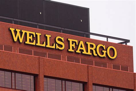Nationwide ATM and banking locations. Wells Fargo offers ATMs and banking branches across 36 states and Washington, D.C. If there's not a Wells Fargo banking location near you, call 1-800-869-3557 for support. Locator Help.. 