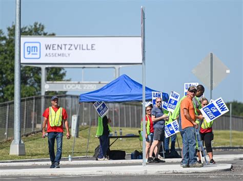 Wentzville UAW workers clear one hurdle amid weeks-long strike