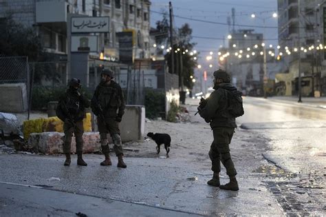 West Bank attack casts shadow over Israel-Palestinian talks