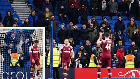 West Ham fans turn on Moyes after 4-0 EPL loss at Brighton AP News