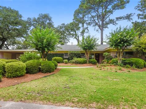 596 Lake Ashley Cir, West Melbourne FL, is a Single Family home t