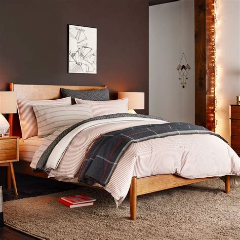 West elm mid century bed. Add a photo. <p>Brought to you in collaboration with Pottery Barn Teen, our GREENGUARD Gold Certified Mid-Century Collection combines timeless style with durable craftsmanship. Made of sustainably sourced wood and covered in a water-based finish, this. 