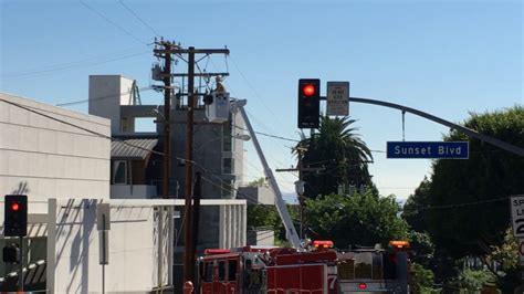 West hollywood power outage. A spokesperson for the Los Angeles County Sheriff's Dept.'s West Hollywood station said shortly before 10 p.m. wind also brought a power line down in … 