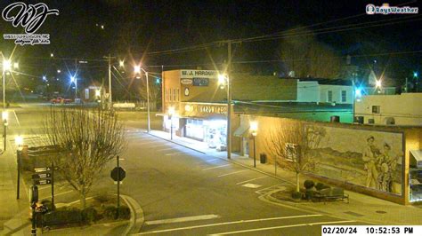  West Jefferson, NC live webcam is located in -05:00 time zone. The State of North Carolina, located in the southeast of the United States, has an interesting Atlantic coastline with plenty of bays and rivers, and lakes are also abundant across its territory. The areas along the Atlantic coastal plain are known as the Outer Banks, and inland ... . 