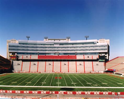 A limited number of seats on the lower east side of Memorial Stadium are covered. In sections 27-35, rows 70 and higher are covered. The upper rows of the Santee Lounge seats are fully covered and are close to the club lounge. However, in some of these upper rows the overhang interferes with sitelines. Less than 10% of seats at Oklahoma .... 