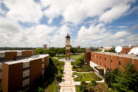 Western ky university. The WKU Undergraduate Catalog, published annually, provides information about the undergraduate programs of Western Kentucky University to students, prospective students, and faculty and staff of the University. Included is information concerning requirements for admission, degree requirements, undergraduate … 