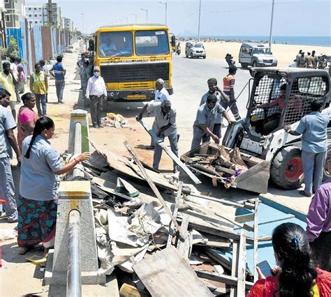 Western side of Loop Road cleared, fish vendors dump catch on road