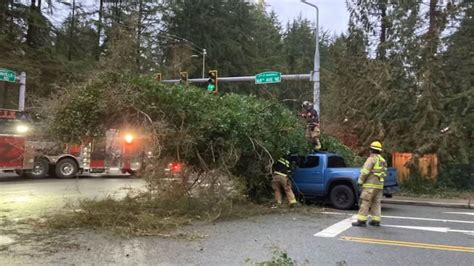 Nov 8, 2022 · Roughly 17,000 households were still without power in Western Washington Tuesday afternoon after a weekend of high winds and rain. Households still without power were primarily in Snohomish County ... 