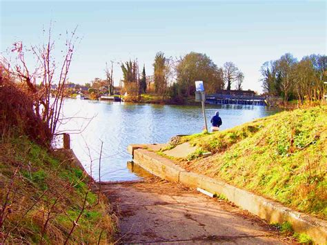 Weybridge Point Slipway - WHERE THAMES SMOOTH WATERS …