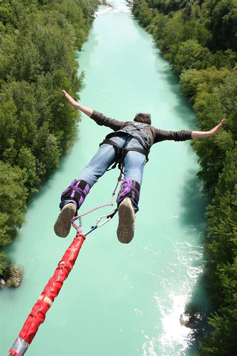 What are the cons of bungee jumping? .