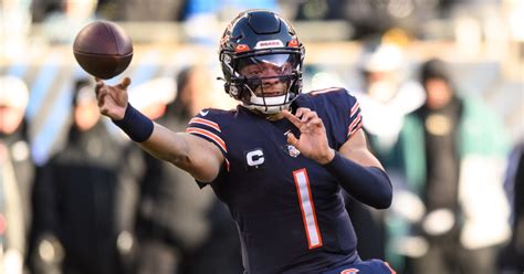 What's expected out of Justin Fields in Bears' preseason opener?