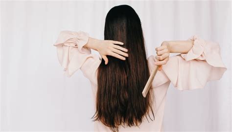 What Causes Hair Static + 9 Hairstylist Tips To Get Rid Of It