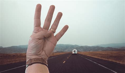 What Does “4 Fingers Up” Mean When You’re Driving?