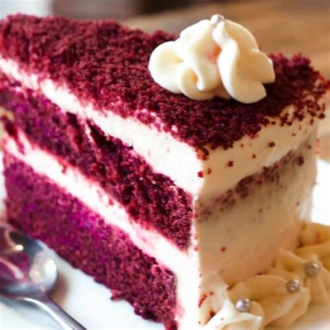 What Filling Goes with Red Velvet Cake? 7 Ideas