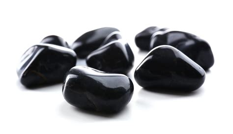 What Is Black Onyx? Meaning, Properties And Uses Of This Black ... - Truly