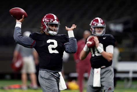 What Mac Jones learned from ‘good friend’ Jalen Hurts ahead of Patriots-Eagles matchup