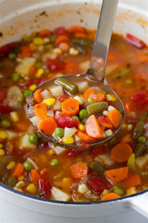 What Seasonings Go In Vegetable Soup (15 Best Options)