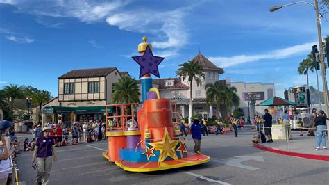 What Time Is The Parade At Universal Studios