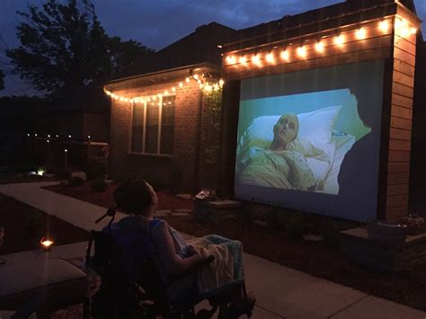 What Type of Paint To Use For Projector Screen - Outdoor Movie HQ