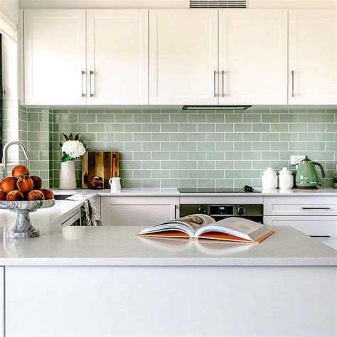 What Type of Splashback Would Go With a Green Kitchen?