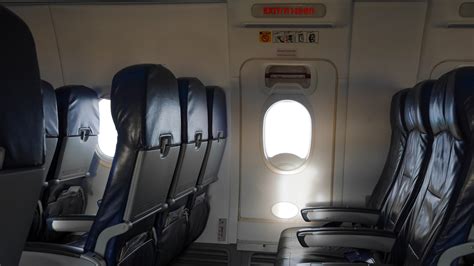 What You Should Know Before Booking a Wall Seat on a Flight