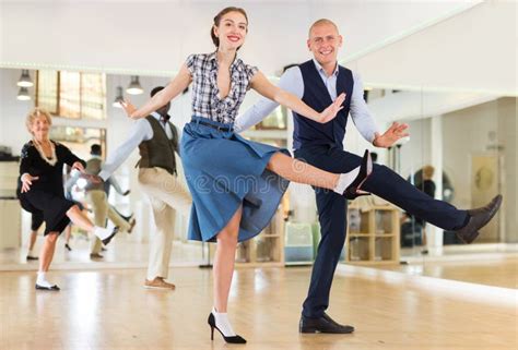 What age groups enjoy swing dancing