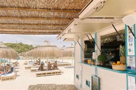 What are Spanish beach bars called