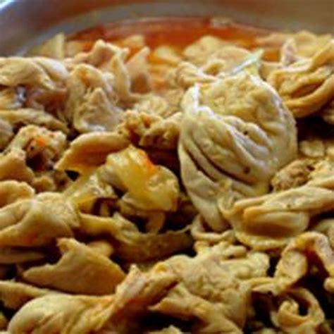 What are chitterlings made of. directions. Clean and wash chitterlings by pulling off the fat and debris. Soak in salted water to clean. Put chittlerings in water. Add garlic, onions, chile' pepper, vinegar, salt and pepper. Cook 3-4 hours. 