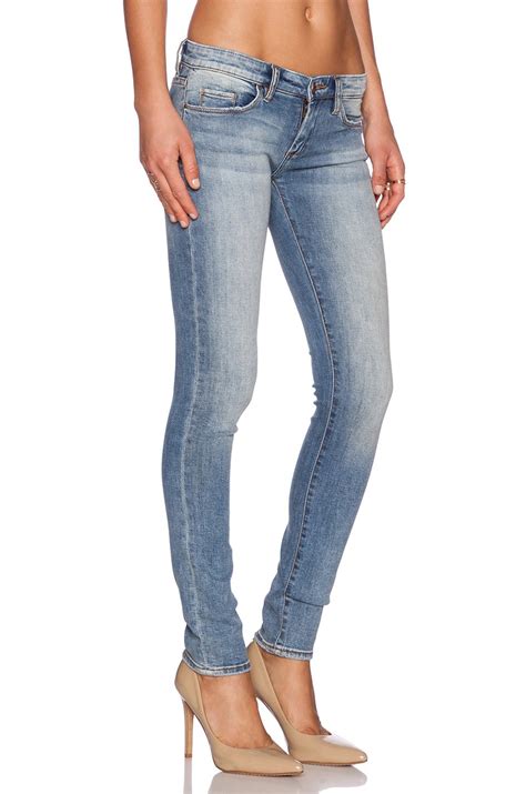 What are low rise jeans. 4 Feb 2019 ... Victoria Beckham and Karlie Kloss both dared to try the trend in the form of low-rise baggy denim, but instead of teaming them with ultra ... 