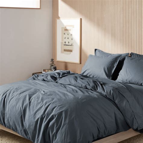 What are the best sheets. Percale: Percale is a weave with a one-over-one-under pattern. This strong weave results in a signature crisp hand-feel. With subsequent use and laundry cycles, the fibers relax and become softer. Percale bedding tends to be more breathable and better suited to warm weather than sateen sheets. 