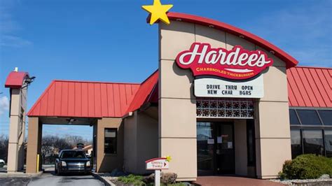 What Time Does Hardee's Serve Lunch on Saturday? Hardee's serves lunch from 11:00 AM to 5:00 PM on Saturday. Hardee's Food Serving Options. Dine .... 