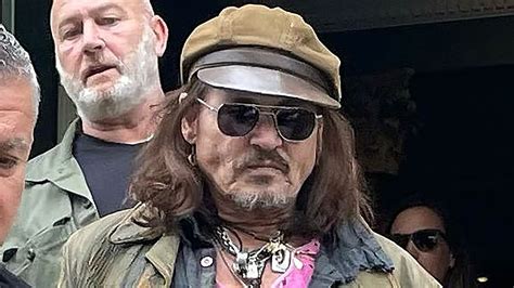 What disability does Johnny Depp have