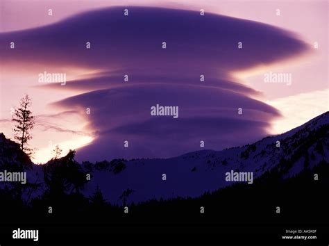 What do lenticular clouds indicate