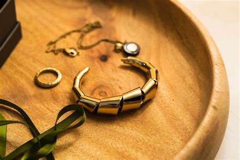 What does 14kp mean on jewelry. Blessing bracelets are a popular piece of jewelry that have become increasingly popular in recent years. These bracelets are often made with various materials, including beads, cha... 