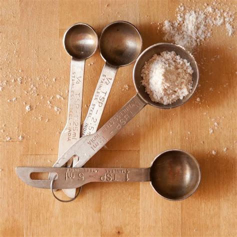 Tablespoons and teaspoons are units of volume that are handy for measuring smaller amounts of ingredients (e.g. spices, oils, vanilla extract) that wouldn’t be practical to weigh on a scale and are too small to measure in cups. They are essential to cooking and baking and used in both the metric and imperial systems.. 