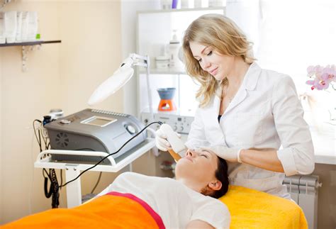 What does an aesthetician do. Things To Know About What does an aesthetician do. 
