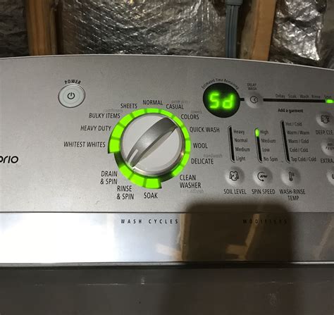 What does sd mean on a whirlpool washer. What does the f28 code mean? The f28 code indicates a problem with the Central Control Unit (CCU) on your Whirlpool Washer. How can I tell if the f28 code applies to my Whirlpool Washer? 