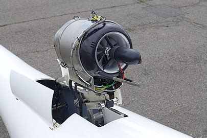 What engines do gliders use