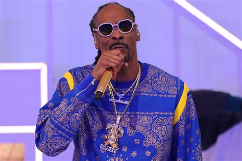 1. Snoop Dogg. Snoop Dogg is a veteran in the game and t