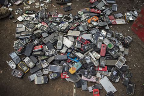 What happens to old phones when they are thrown away? - Super …