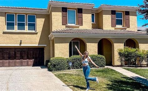 What is Arianalee99 s Net Worth as of 2022 