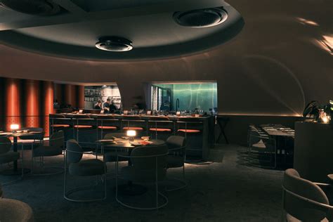 What is a bar lady called