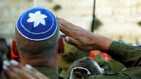 What is a yarmulke? - YouTube