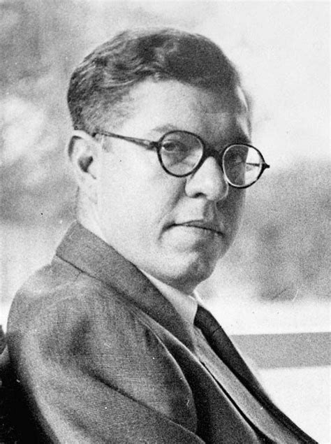 What is fred hoyle famous for