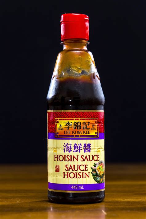 What is hoisin sauce. Hoisin sauce has a dark red or reddish brown color and a thick consistency, much like syrup. It is poured into food or on top of food like a glaze. Worcestershire sauce has a thin, runny consistency and a brown hue, much like soy sauce. Uses in cooking. Hoisin sauce is a popular Chinese sauce, so it’s used in many dishes like Peking duck, … 