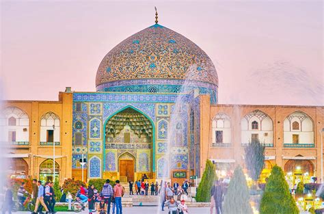 What is isfahan famous for