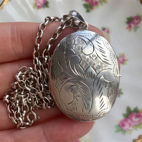 Lockets are sentimental jewelry pieces that help us keep our most cherished memories close. This jewelry features a hinged pendant, typically set on necklace chains, that c an be opened. A locket usually has recessed interior walls that make it easy to place photos or other small keepsakes within the jewelry.. 