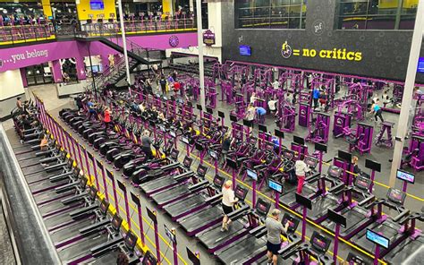 On average, a Planet Fitness franchised gym makes $1,564,877 in turnover per year. This number is the annual median sales of 1,953 franchised clubs operating in 2021. The top 33% of the total clubs had a median turnover of $2,099,000 whereas the bottom one-third made $1,050,000 instead.. 